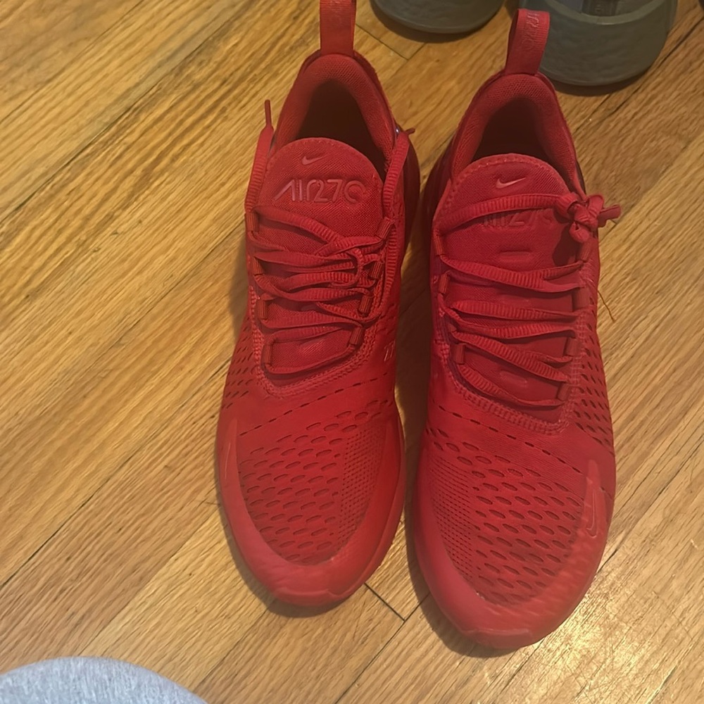 Nikes air 270s